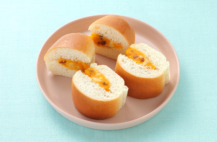 かぼちゃバナナとレーズンのロールパンサンド