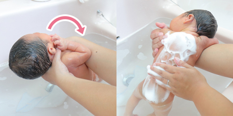 5：赤ちゃんの体勢をあお向けからうつ伏せにし、背中～おしりを洗う