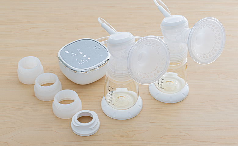 両胸同時に使える高機能な「電動さく乳器 Latchii」