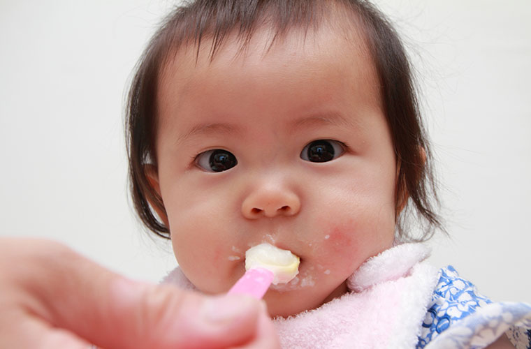 Q.子どもが葉ものをあまり食べたがりません…。どうしたらいい?(前編:5~8カ月の赤ちゃん)