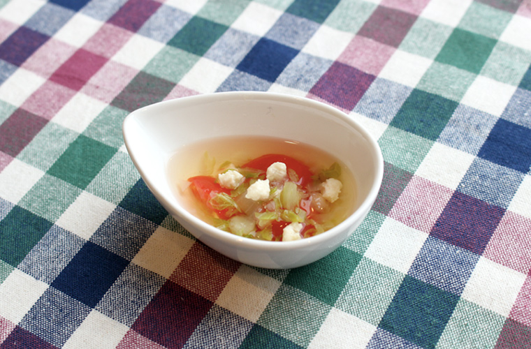 塊肉から作る!栄養満点の「鶏だんご入り野菜スープ」