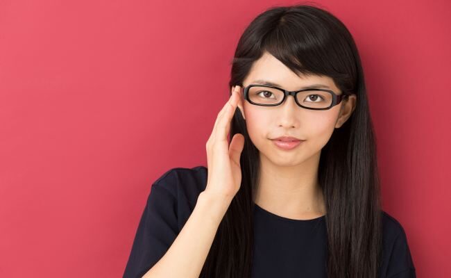 メガネをかけた女性のイメージ