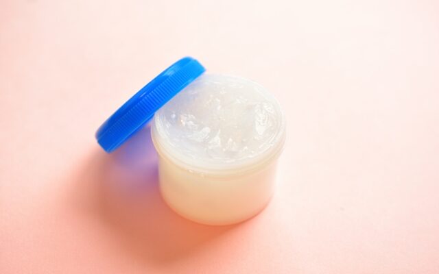 シワ、たるみの年齢肌にぴったり！ワセリンを使った高コスパ美容【体験談】