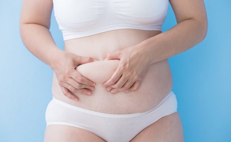 「知らなかった！」40代のぽっこりおなか、肥満だけが原因じゃなかった！ 原因は一体何？【医師監修】