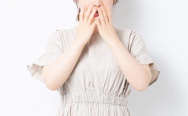 驚いている女性